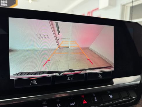 Certified 2025 GMC Sierra 2500 SLT w/ SLT Convenience Package image 23