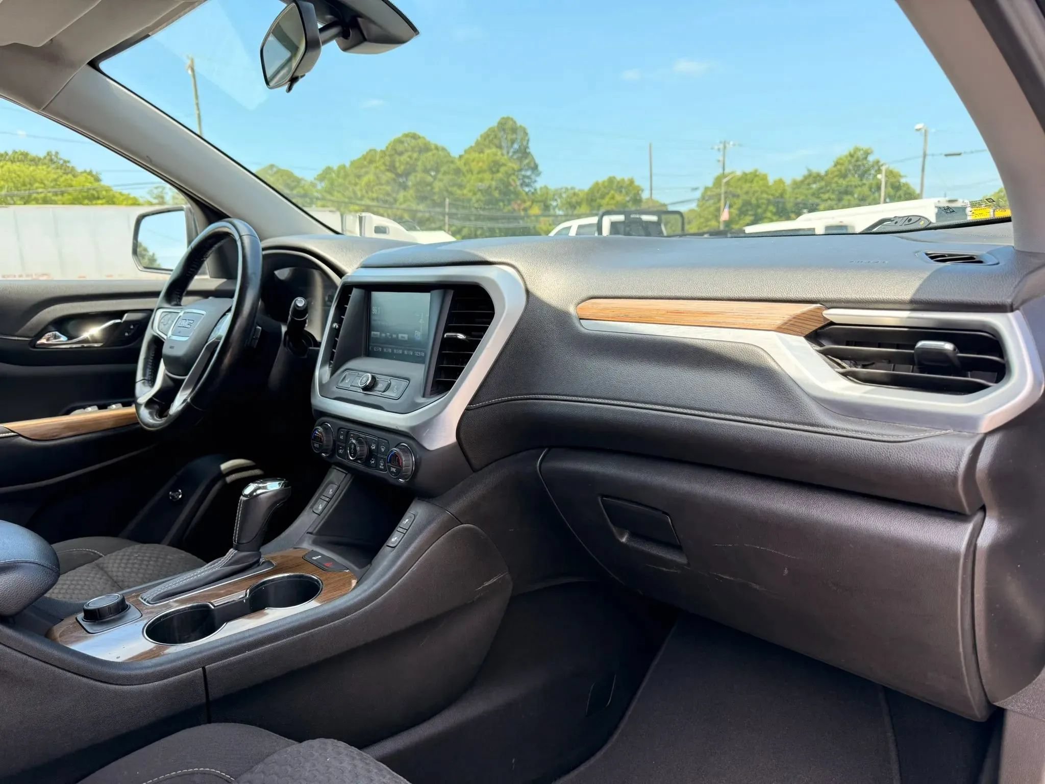 Used 2019 GMC Acadia SLE AWD/4WD image 30