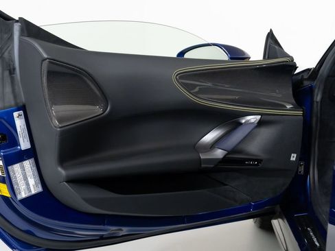 Used 2022 Ferrari SF90 Spider image 31