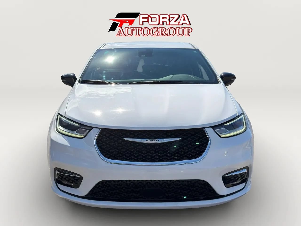 Used 2025 Chrysler Pacifica Select FWD image 2
