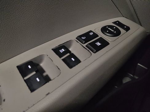 Used 2017 Hyundai Elantra SE image 27