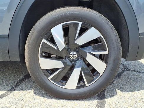 Used 2024 Volkswagen Atlas Cross Sport SE AWD/4WD image 8