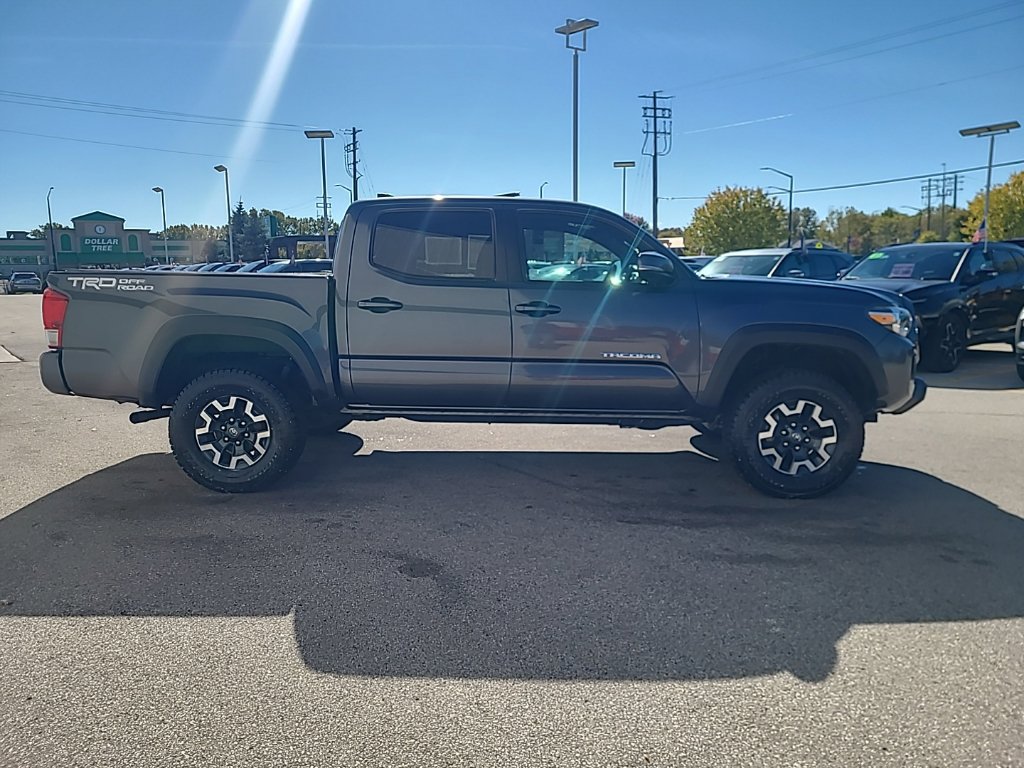 Used 2016 Toyota Tacoma TRD Off-Road w/ Premium & Technology Package RWD image 7