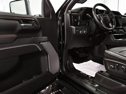 Used 2024 GMC Sierra 2500 AT4X image 15