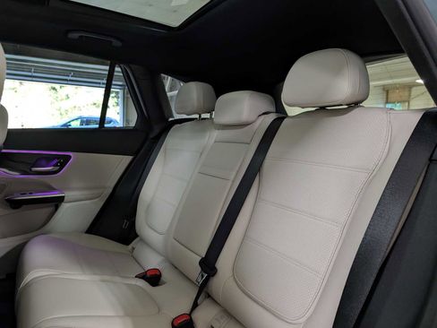 Used 2025 Mercedes-Benz GLC 300 4MATIC image 17