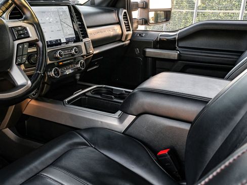 Used 2022 Ford F250 Platinum w/ FX4 Off-Road Package AWD/4WD image 33