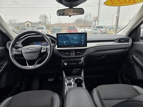 Used 2023 Ford Escape SE image 15