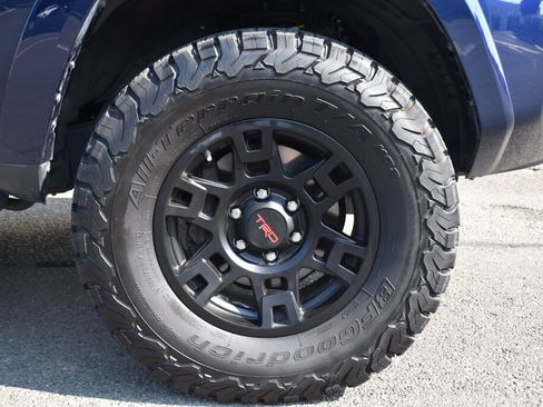 Used 2021 Toyota 4Runner TRD Off-Road Premium w/ Moonroof Package AWD/4WD image 28