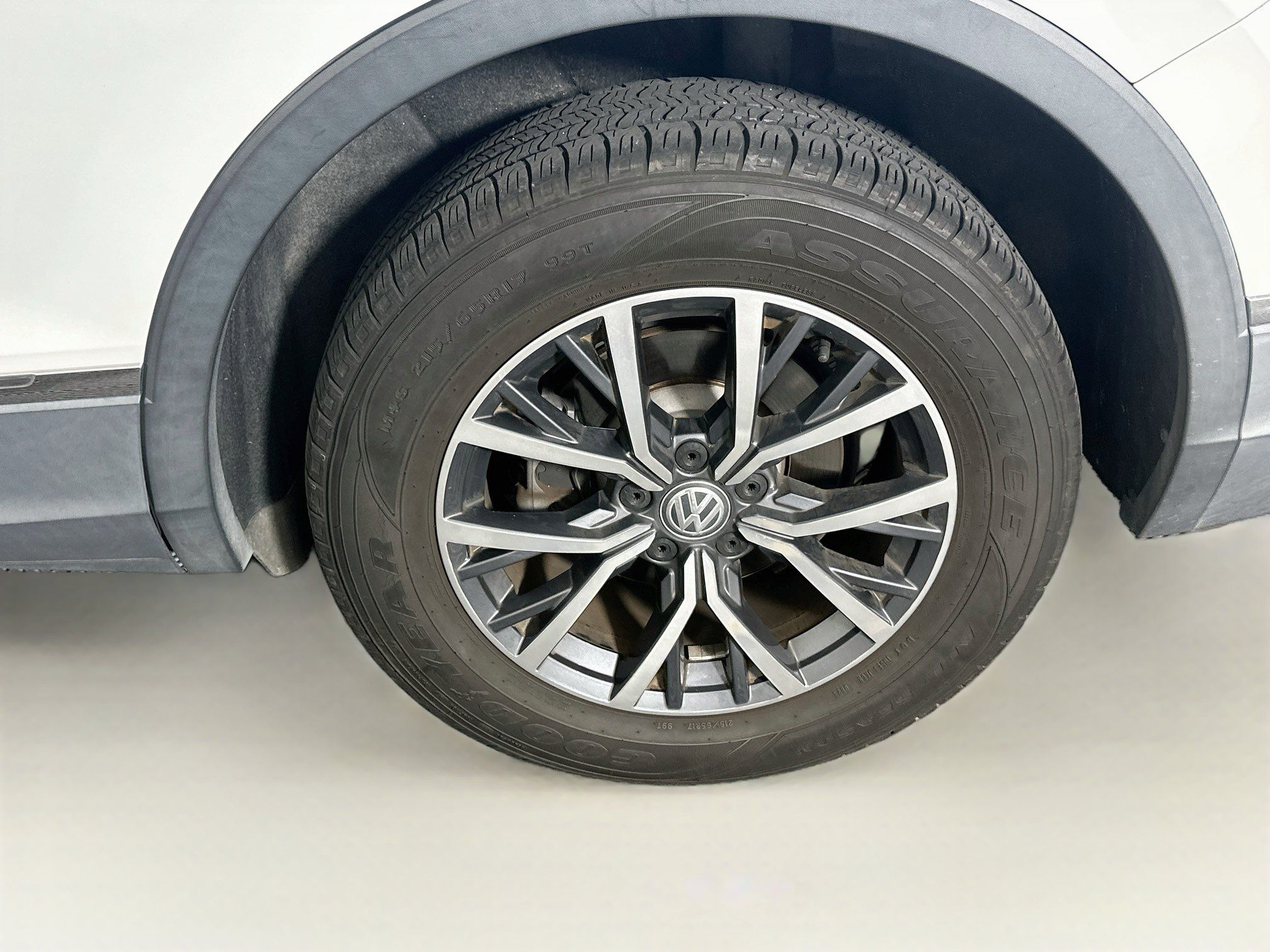 Used 2020 Volkswagen Tiguan SE FWD image 11