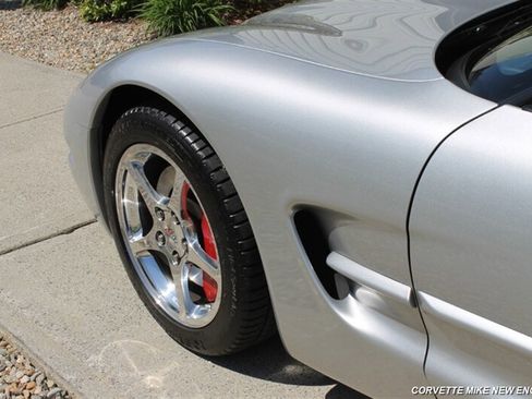 Used 2002 Chevrolet Corvette Coupe w/ Preferred Equipment Group2 RWD image 14