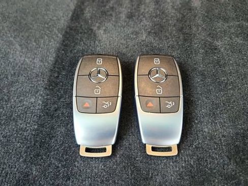 Used 2025 Mercedes-Benz GLE 450e 4MATIC image 62