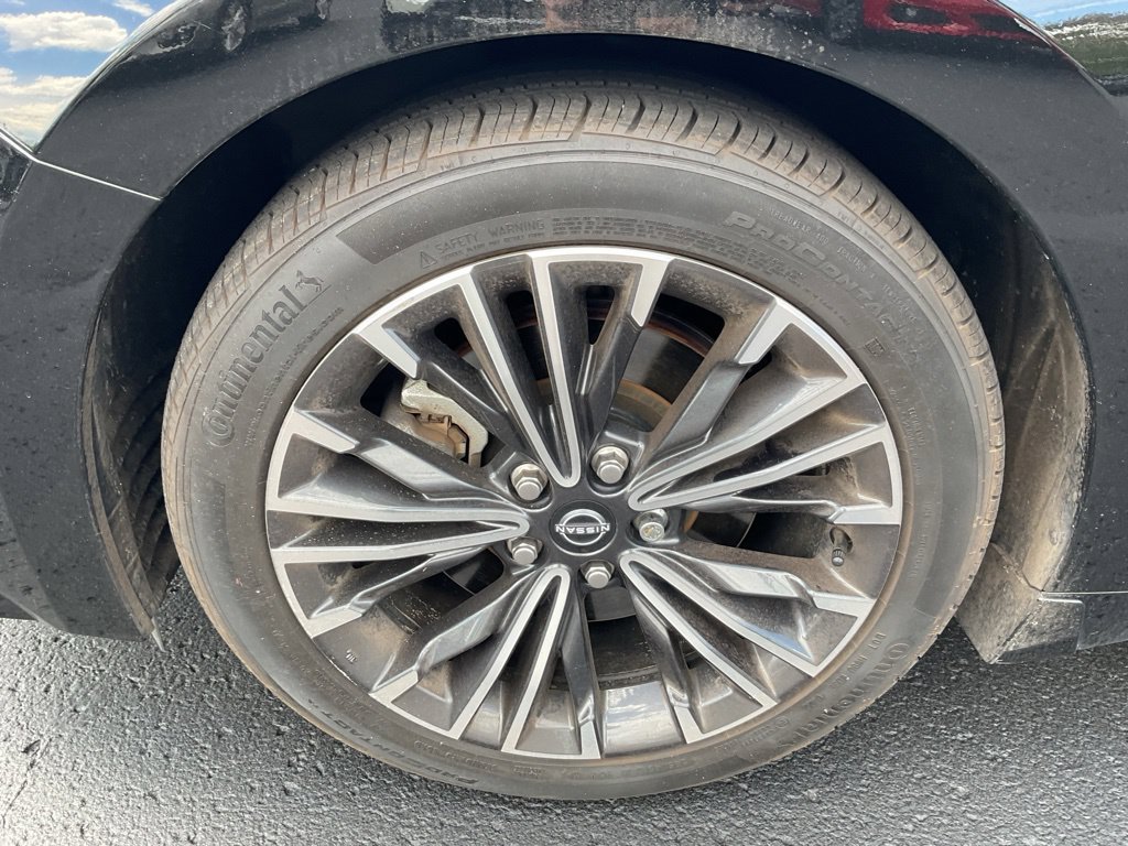 Used 2023 Nissan Maxima SV w/ Floor Mat Group FWD image 9