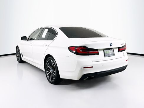 Used 2022 BMW 530i w/ Convenience Package RWD image 5