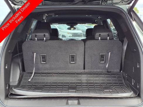Used 2023 Chevrolet Traverse LT FWD image 18