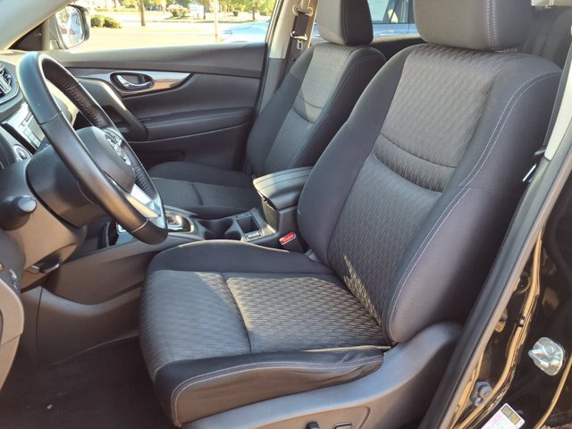 Used 2018 Nissan Rogue SV AWD/4WD image 4