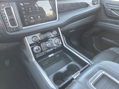 Used 2022 GMC Yukon XL Denali image 35