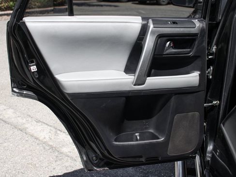 Used 2013 Toyota 4Runner SR5 image 31