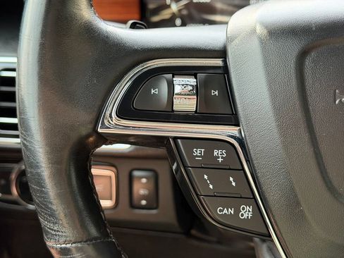 Used 2019 Lincoln Navigator Reserve AWD/4WD image 18