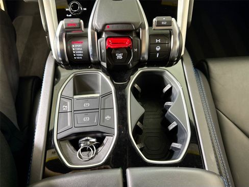 Used 2020 Lamborghini Urus AWD/4WD image 19