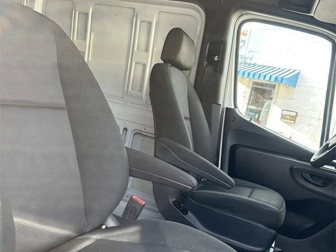 Used 2023 Mercedes-Benz Sprinter 2500 image 30