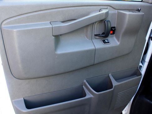 Used 2023 GMC Savana 2500 w/ Driver Convenience Package image 12