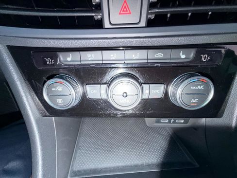Used 2022 Volkswagen Jetta SE w/ Panoramic Sunroof Package FWD image 22