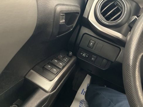 Used 2023 Toyota Tacoma SR5 AWD/4WD image 32