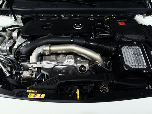 Used 2025 Mercedes-Benz CLA 250 4MATIC image 31