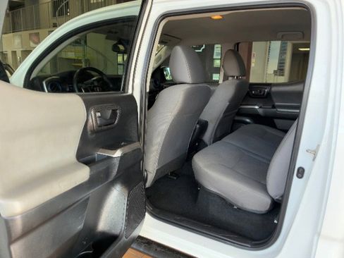 Used 2022 Toyota Tacoma TRD Off-Road image 23