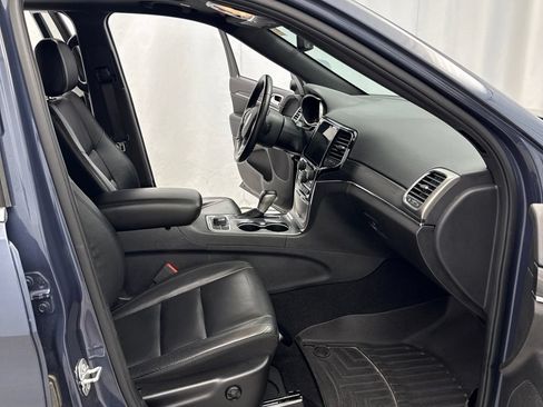 Used 2020 Jeep Grand Cherokee Limited AWD/4WD image 29