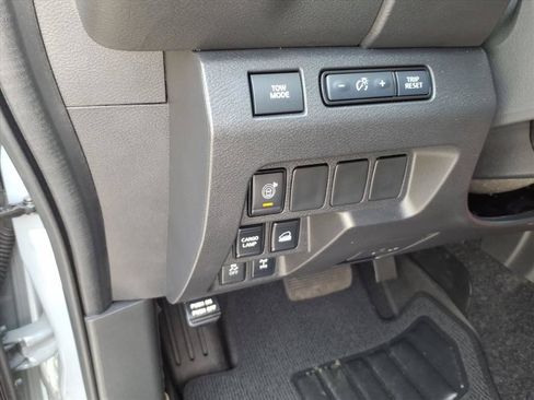 Used 2025 Nissan Frontier PRO-4X AWD/4WD image 26