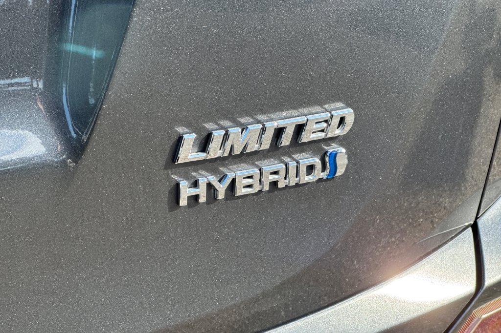 Used 2018 Toyota RAV4 Limited w/ Advanced Technology Package AWD/4WD image 27