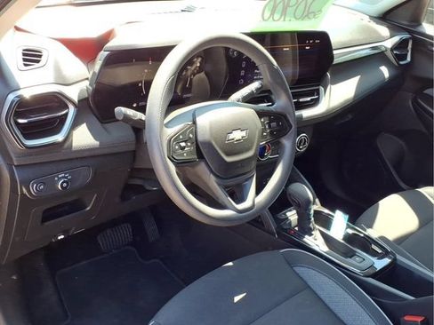 Used 2024 Chevrolet TrailBlazer LS w/ LS Convenience Package FWD image 15
