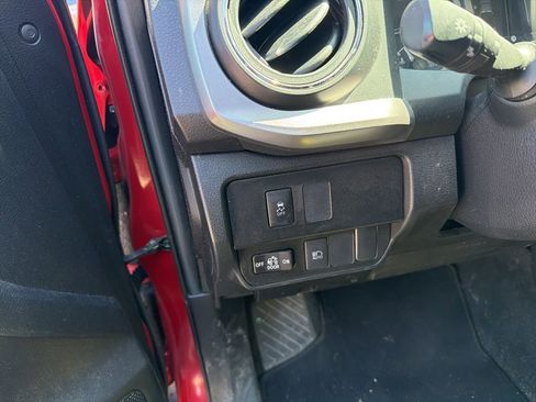 Used 2021 Toyota Tacoma SR5 AWD/4WD image 11
