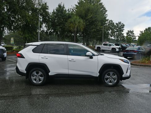 Used 2024 Toyota RAV4 XLE w/ Convenience Package FWD image 5
