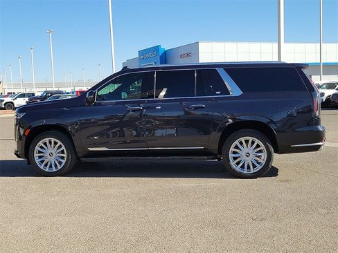 Used 2022 Cadillac Escalade ESV Luxury image 6