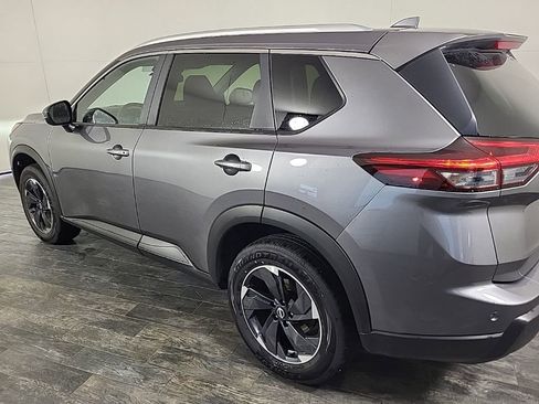 Used 2025 Nissan Rogue SV image 8