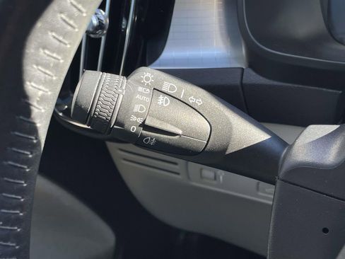 Used 2021 Volvo XC40 T5 Momentum w/ Premium Package image 12