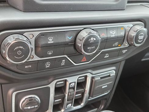 Used 2022 Jeep Wrangler Unlimited Sport AWD/4WD image 23