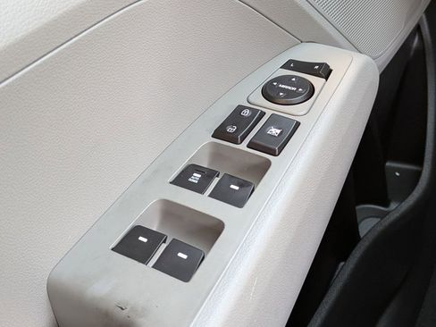 Used 2020 Hyundai Elantra SE image 21