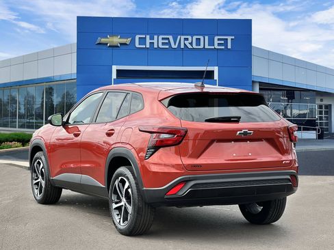 Certified 2024 Chevrolet Trax RS w/ Driver Confidence Package FWD image 3
