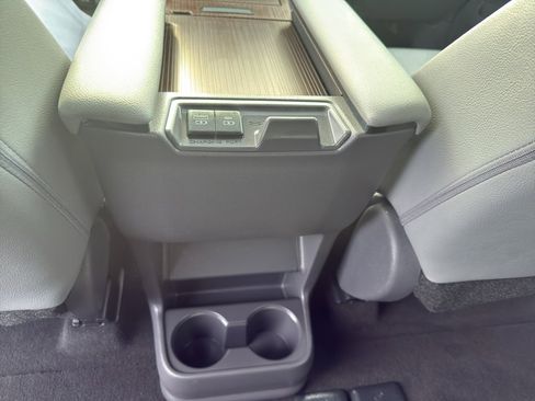 Used 2021 Toyota Sienna XLE image 29