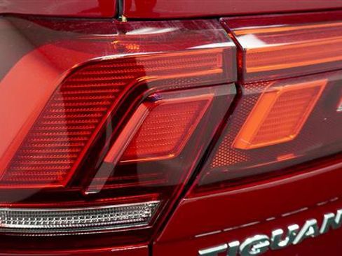 Used 2018 Volkswagen Tiguan SEL image 49