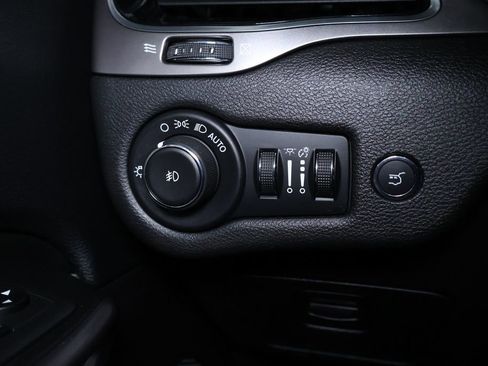 Used 2020 Jeep Cherokee Limited image 26