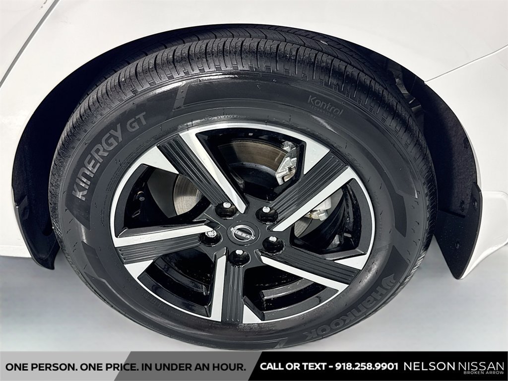 Certified 2025 Nissan Sentra SV FWD image 28