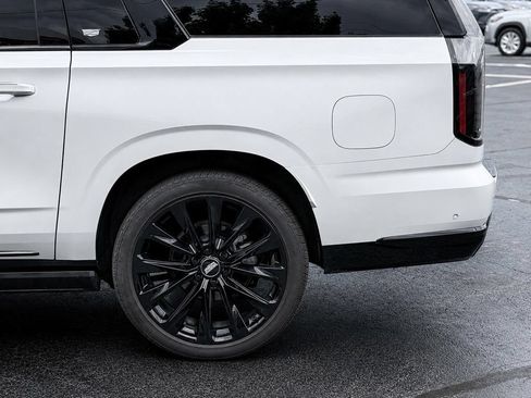 Used 2025 Cadillac Escalade ESV Sport Platinum w/ LPO, ONYX Package AWD/4WD image 4