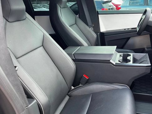 Used 2025 Tesla Cybertruck AWD Crew Cab image 17