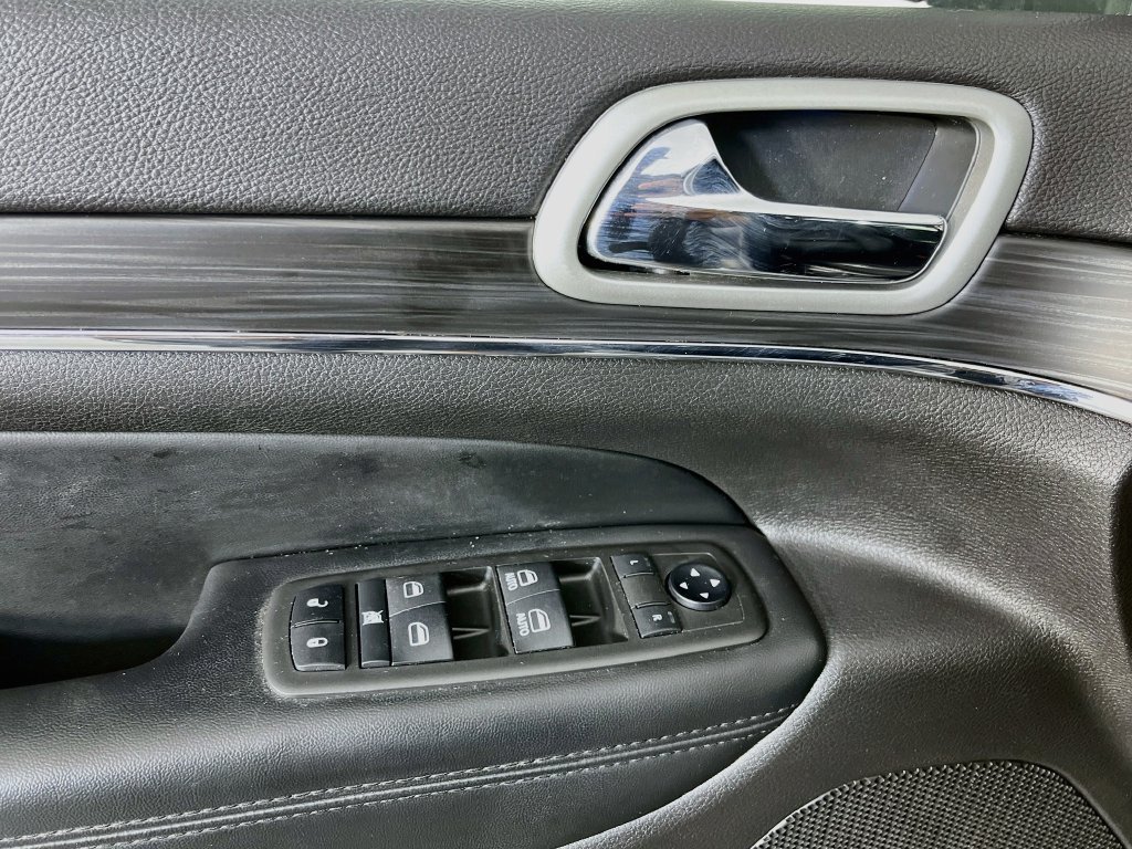 Used 2021 Jeep Grand Cherokee Limited AWD/4WD image 25