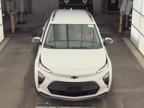 Used 2023 Chevrolet Bolt EUV LT image 2
