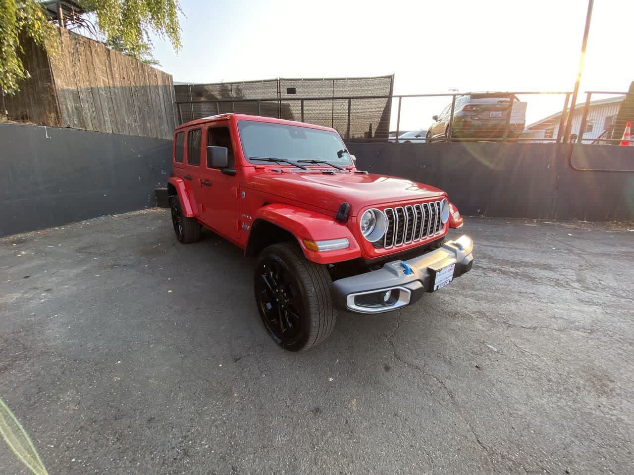 Used 2024 Jeep Wrangler Unlimited Sahara AWD/4WD image 8